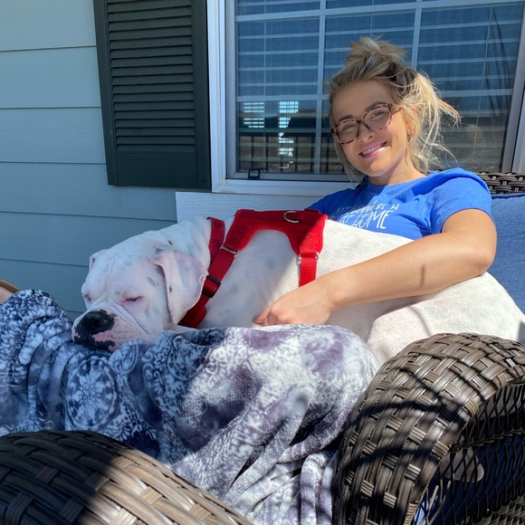 Meet your Posher, Karissa - Picture 3 of 5